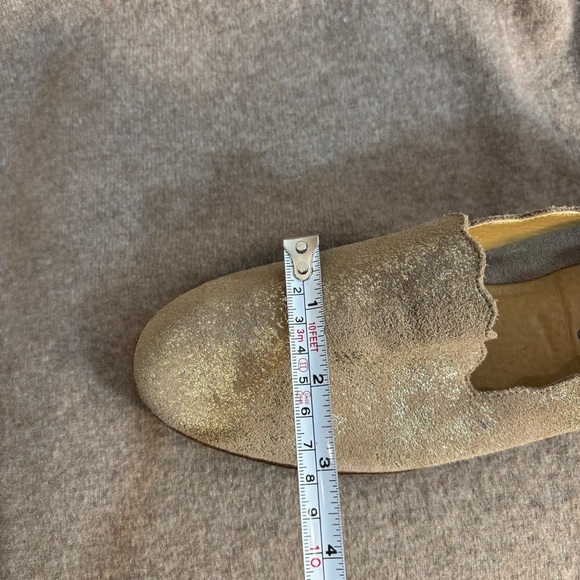 LUCKY BRAND Sz 8 (estimated) Brash Gold Loafers Scallop Detail Slip On Shoes - Picture 9 of 9